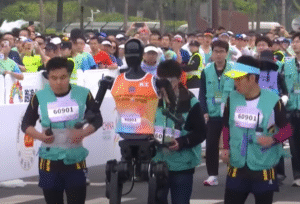 humanoid-marathon-robot-2025-roborent