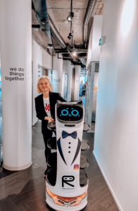 BellaBot teenindusrobot ettevõtte kontoris