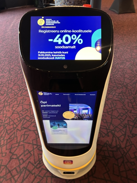 Robot Kettybot Keskastmejuhtide konverentsil. Korraldaja Eesti Konverentsikeskus
