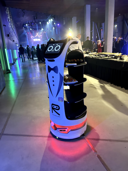 Bellabot robot uusaasta galal Kruiisisadamas