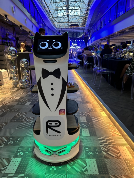 Bellabot robot uusaasta galal Ülemistes
