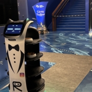 BellaBot pakkumas suupisteid Pidilite ettevõtteüritusel BellaBot pakkumas suupisteid Pidilite ettevõtteüritusel