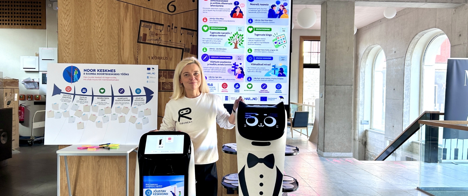 Roborent tehnikud hooldavad teenindusrobotit